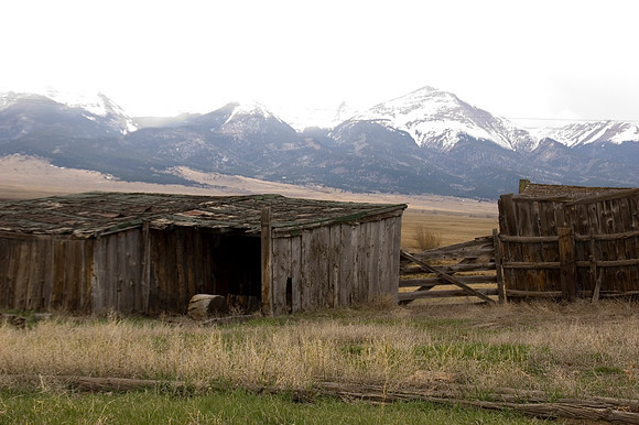 logbarn2.JPG